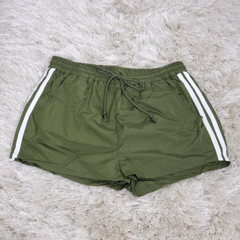 Love Tree Women's Short Shorts Green White stripes